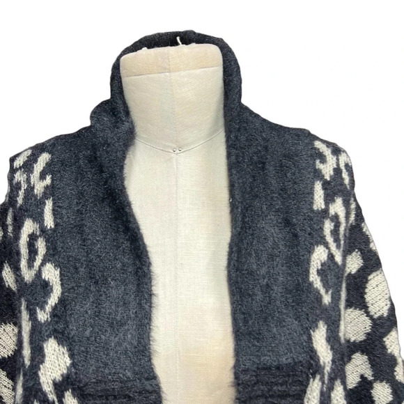 Anthropologie Akemi + Kin Louise Sweater Cardigan Leopard Print Black One Size - Picture 5 of 12